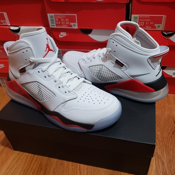 NIKE AIR JORDAN MARS 270. Size-10. - Picture 7 of 11